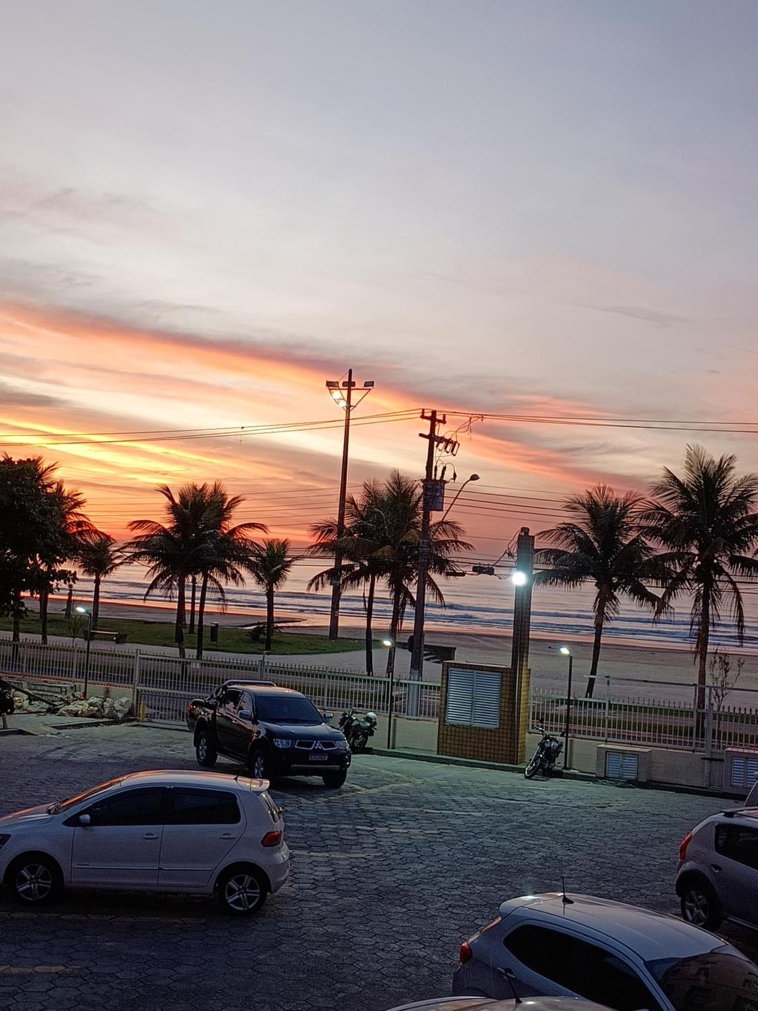 Kitnet Frente Pro Mar Em Vila Caicara, Portaria 24 Hs E Wifi ปรายากรันเด ภายนอก รูปภาพ